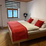 Modernes Design-apartment In Bester Altstadtlage דירה *