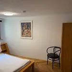 Modernes Design-apartment In Bester Altstadtlage דירה *