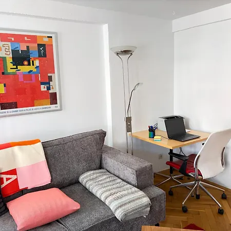 Modernes Design-apartment In Bester Altstadtlage דירה *